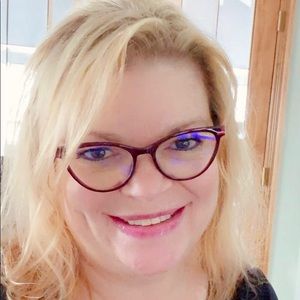 Meet your Posher, Dee dee